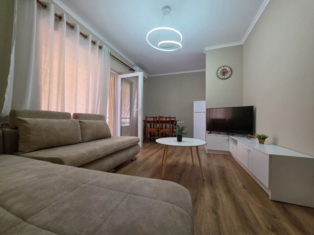 For Rent: 1+1+Kitchen of its own (Center - Plaza, behind the Museum) K4, with Elevator - Furnished, 2 Air Conditioners | 65,000 Lek/Month