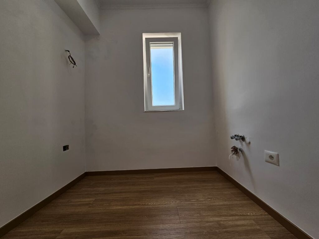 Apartament 1+1 per shitje tek Medreseja!