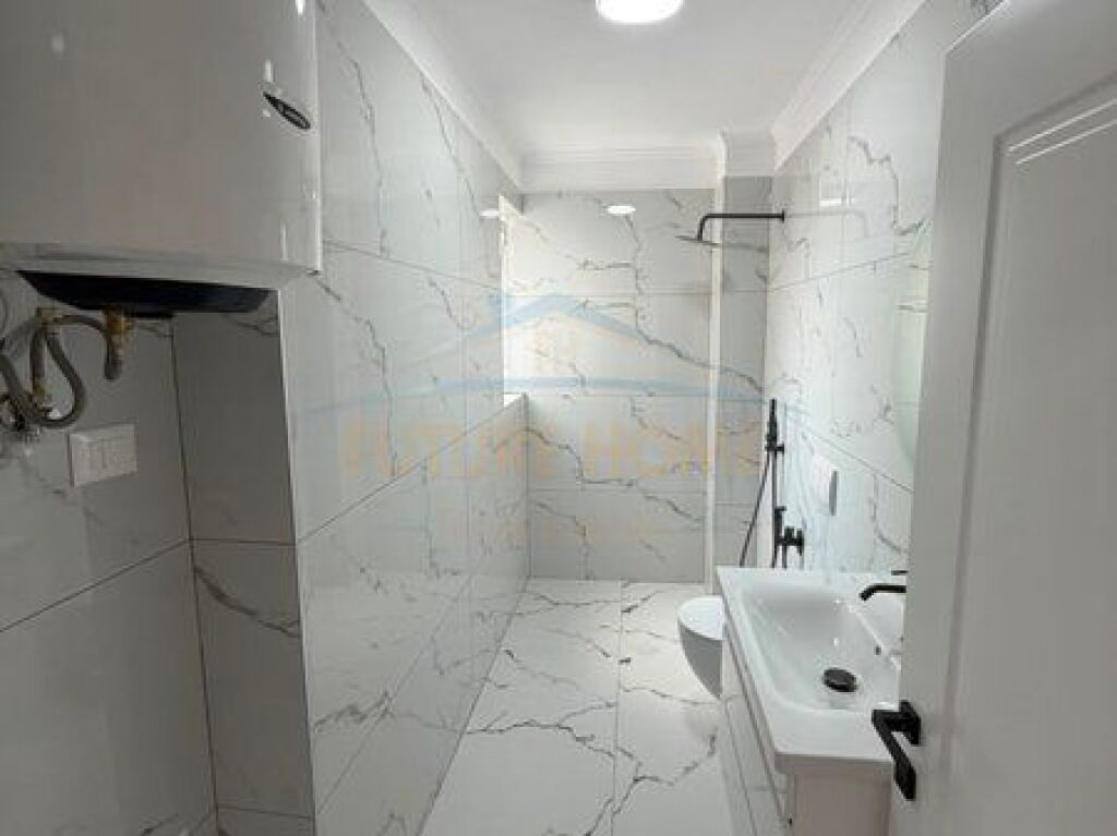 Shitet, Apartament 1+1, Medreseja, Tiranë.