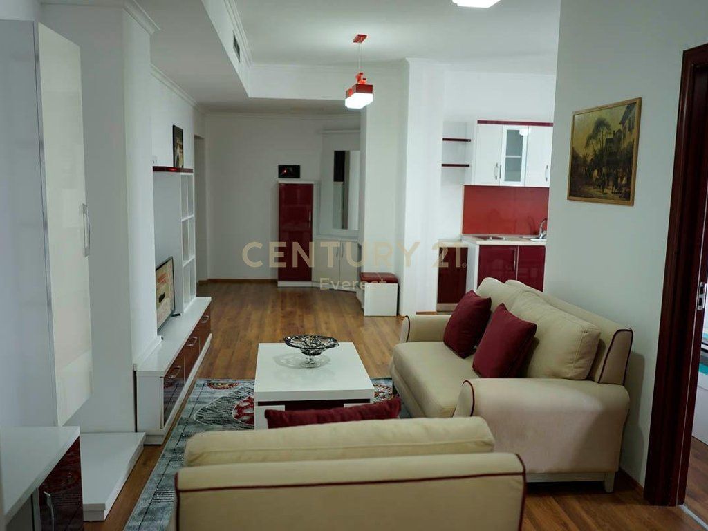 FARKE, HOTEL PER QIRA