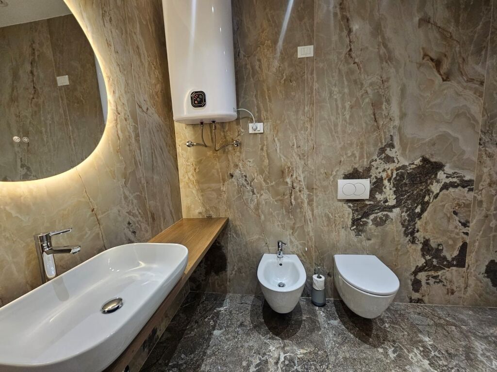 Apartament 2+1 me qira tek Lake View!