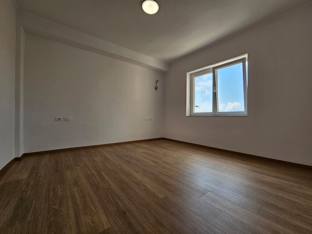 Apartament 1+1 per shitje tek Medreseja!
