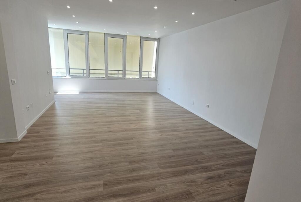 At 21 Dhjetori, Office Space for Rent!