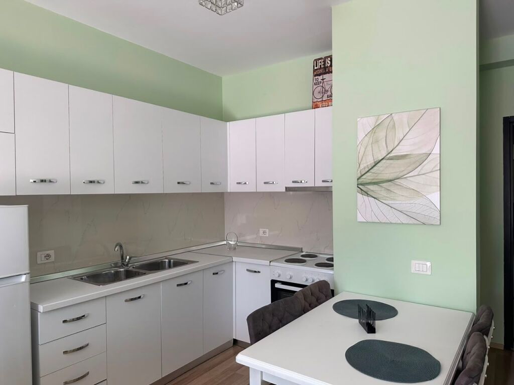 Jepet me qira apartament 1+1 në qendër të Tiranës