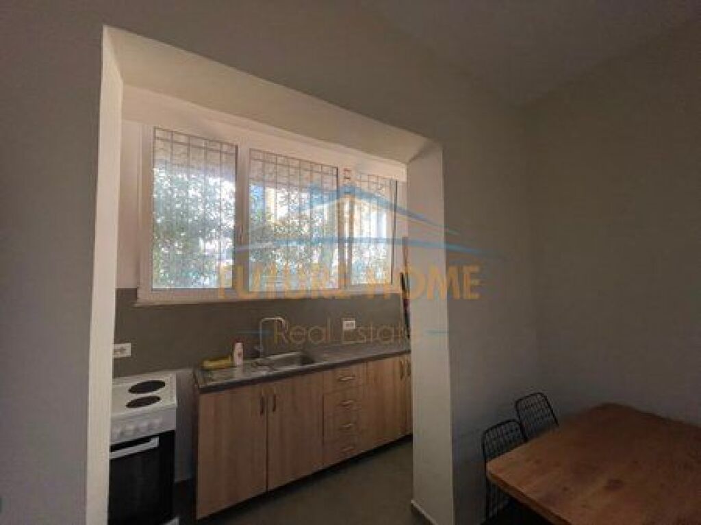 Shitet, Apartament 2+1, Shkolla e Bashkuar, Tiranë