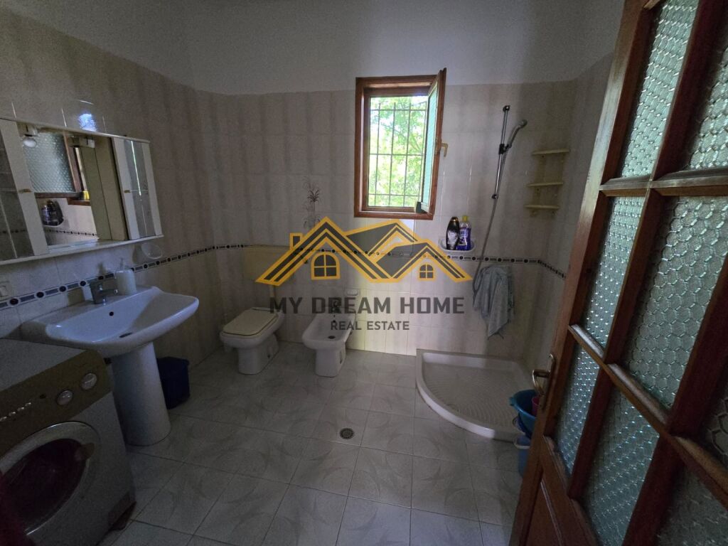 Shtepi Private 2-katëshe për shitje në plazhin e Durrësit