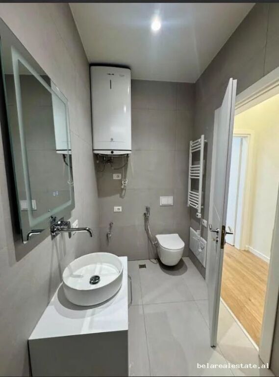 Zyre Me Qera 1+1 Tek Komuna e Parisit (ID BZ21031) Tirane