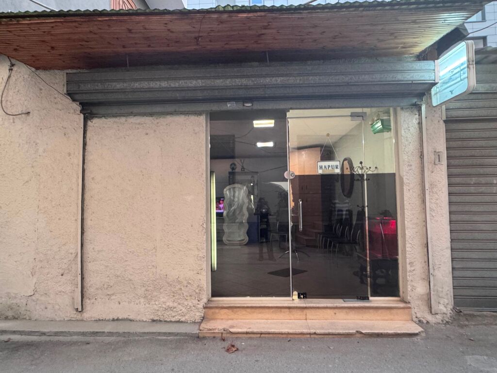 Ambient Biznesi 70 m² në Kati 0 – Fasade Xhami 📍 në Rrugë Kryesore