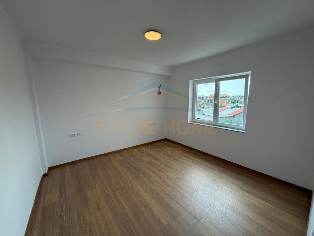 Shitet, Apartament 1+1, Rruga e Dibrës, Tiranë.