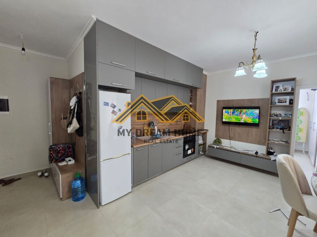 Shitet Apartament 2+1 – Rrota e Kuqe, Durrës