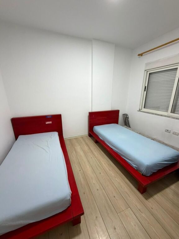 JEPET APARTAMENT ME QERA 2+1,FRESK