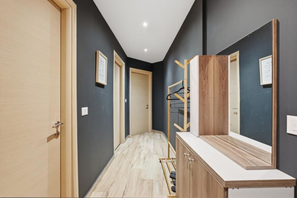 🏡 Apartament me Qira – Rruga e Portit, Durrës