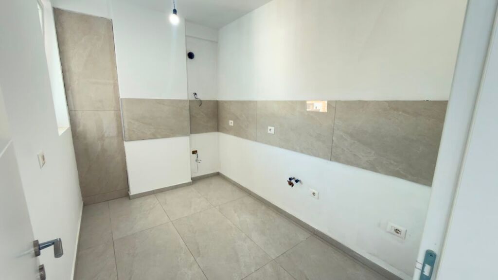 Qera, Apartament 3+1+2, Kompleksi Ndregjoni, Tirane . Empire72914