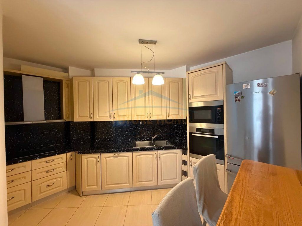 Shitet , Apartament 2+1+2 , 21 dhjetori , Tirane