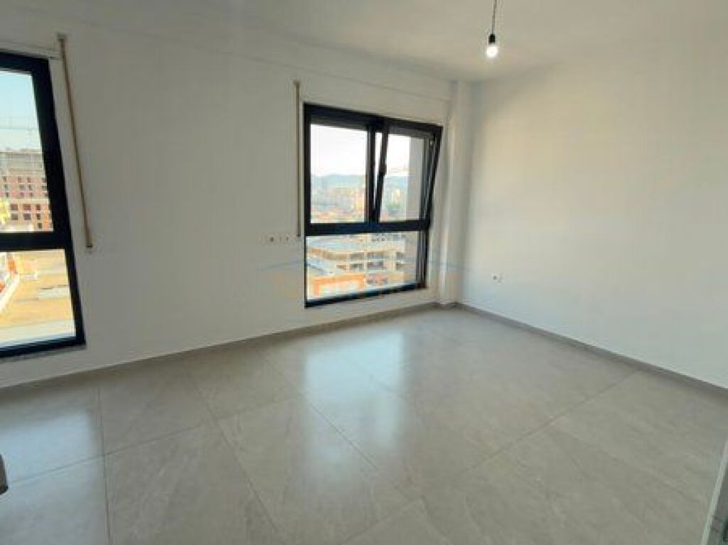 Affitto, Appartamento 3+1+2, Complesso Ndregjoni, Tirana