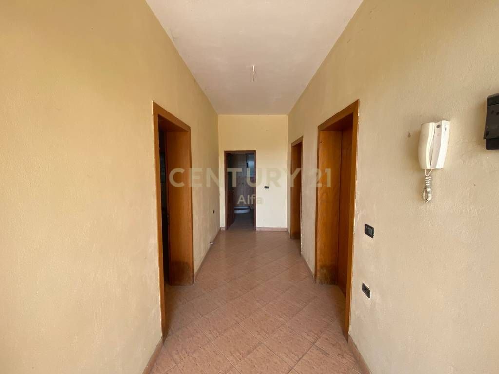 Villa di 4 Piani in Vendita! A Shishtufinë