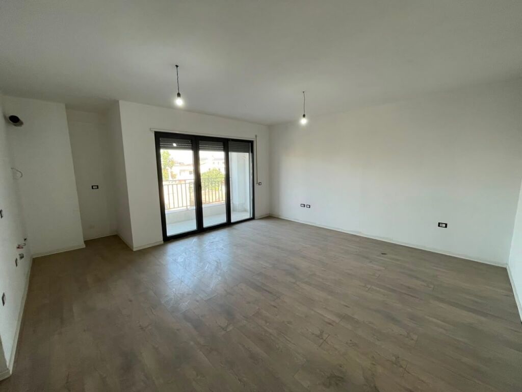 In vendita, Appartamento 2+1+2, Complesso Ndregjoni, Tirana . Empire72923
