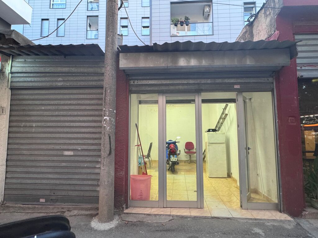 Ambient Biznesi 70 m² në Kati 0 – Fasade Xhami 📍 në Rrugë Kryesore