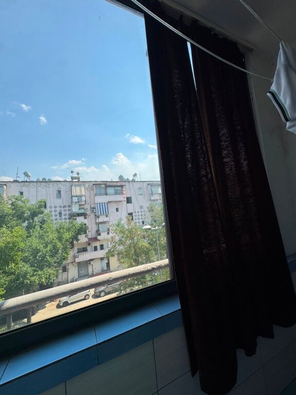 Shitet Apartamenti 2+1 Perballe Shkolles Harry Fultz.