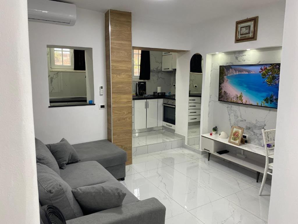 Appartamento 1+1+1 Balcone In Affitto