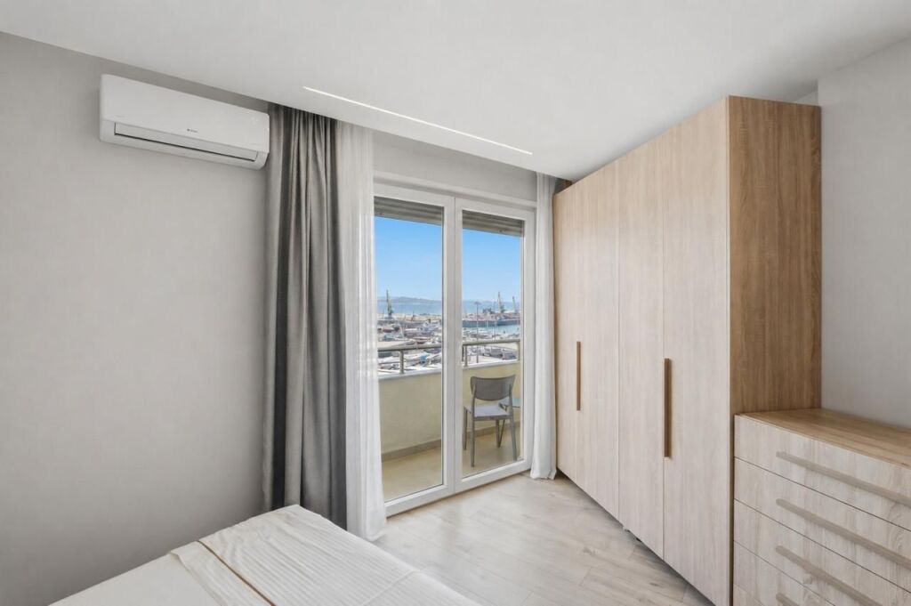 🏡 Apartament me Qira – Rruga e Portit, Durrës