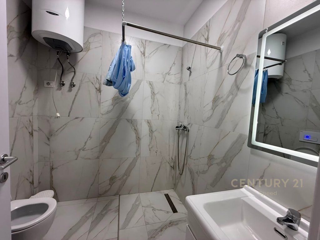 JEPET ME QIRA APARTAMENT 2+1 TEK RRUGA 5 MAJI!!