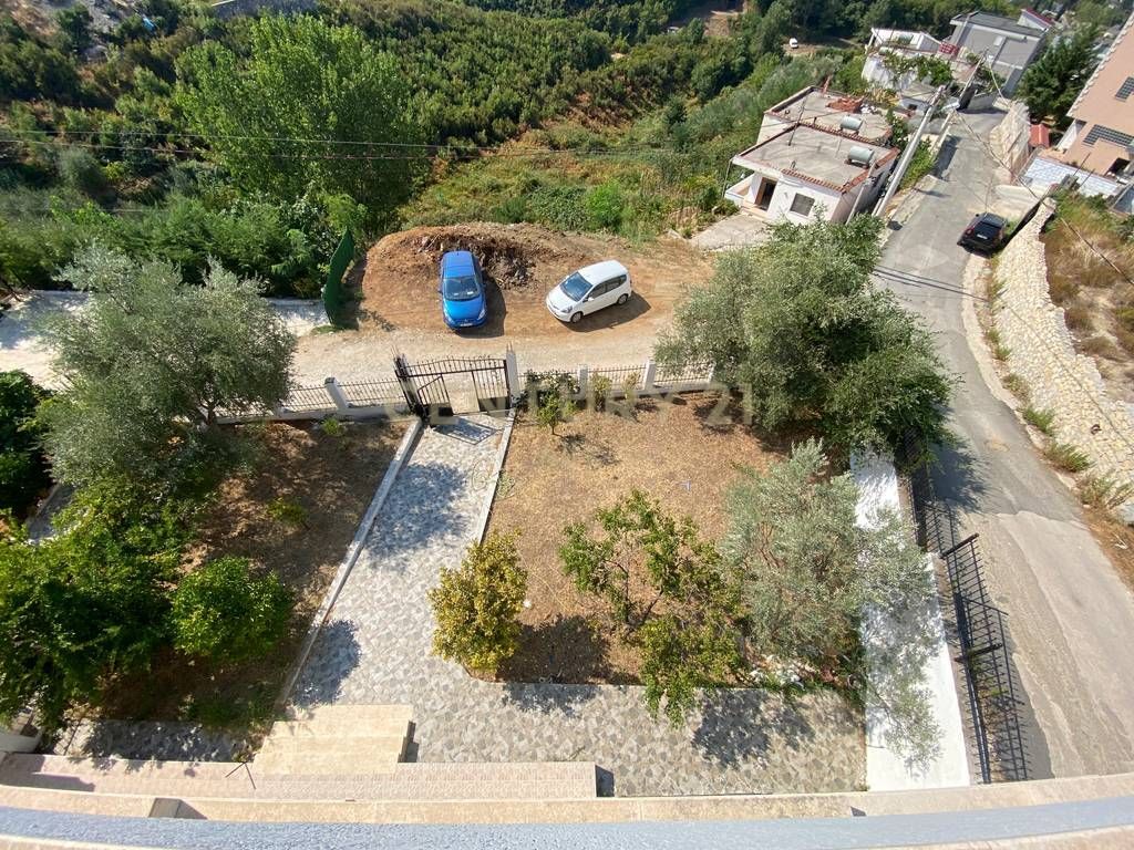 Villa di 4 Piani in Vendita! A Shishtufinë
