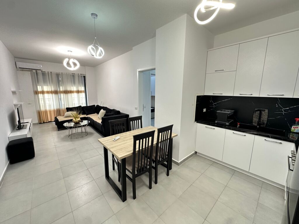 65,000 leke tek Hotel Radison  apartament 1+1