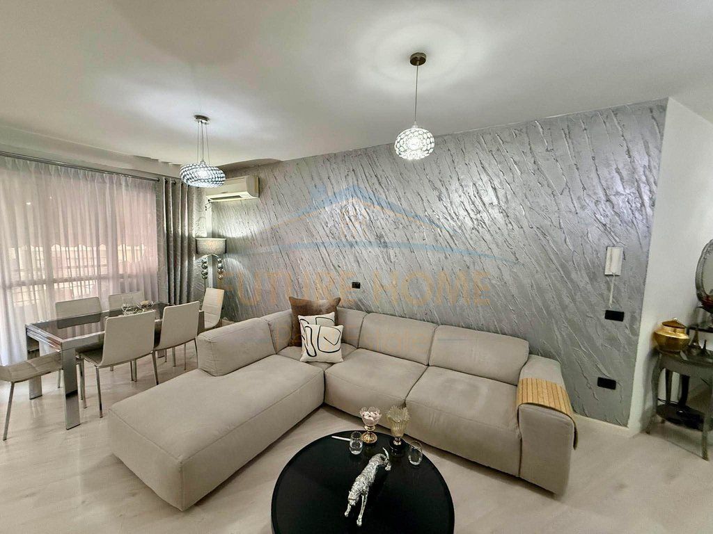 Shitet, Apartament 3+1+2, Unaza e Re, Tiranë
