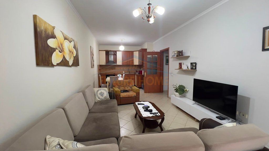 Shitet, Apartament 2+1, Fresk.