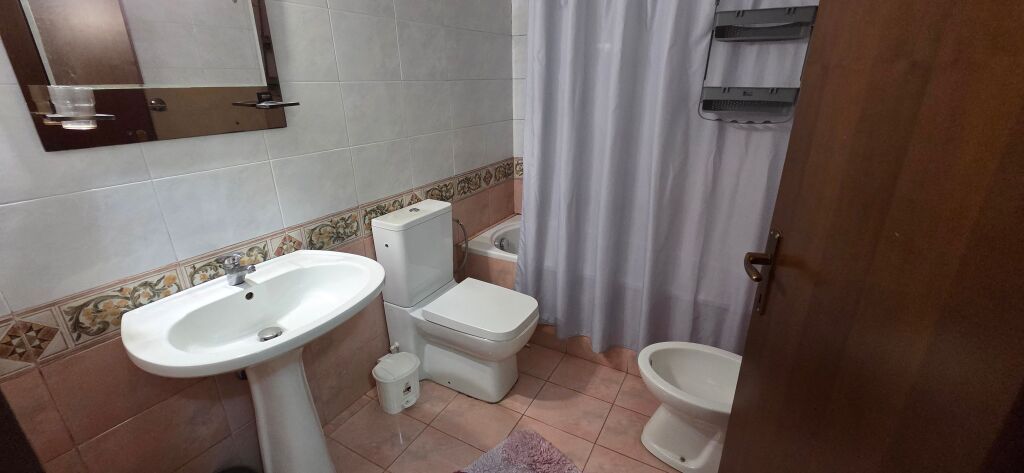 Qera, Apartament 2+1+2, Bllok