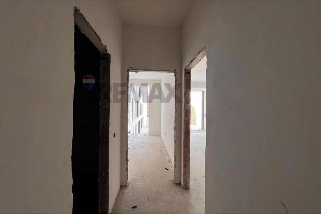 Shitet apartament 1+1 ne Kamez.
