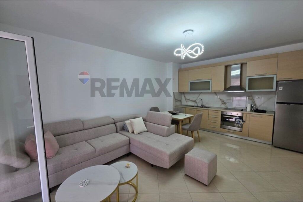 🏢 APARTMENT 1+1 FOR RENT – OSLO COMPLEX, LUNGOMARE, VLORA