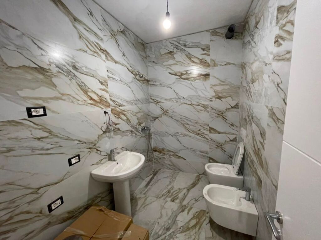 In vendita, Appartamento 2+1+2, Complesso Ndregjoni, Tirana . Empire72923