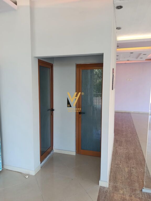 JEPET AMBIENT BIZNESI 120 M2 ME QIRA TE KODRA E PRIFTIT 50.000 LEKE