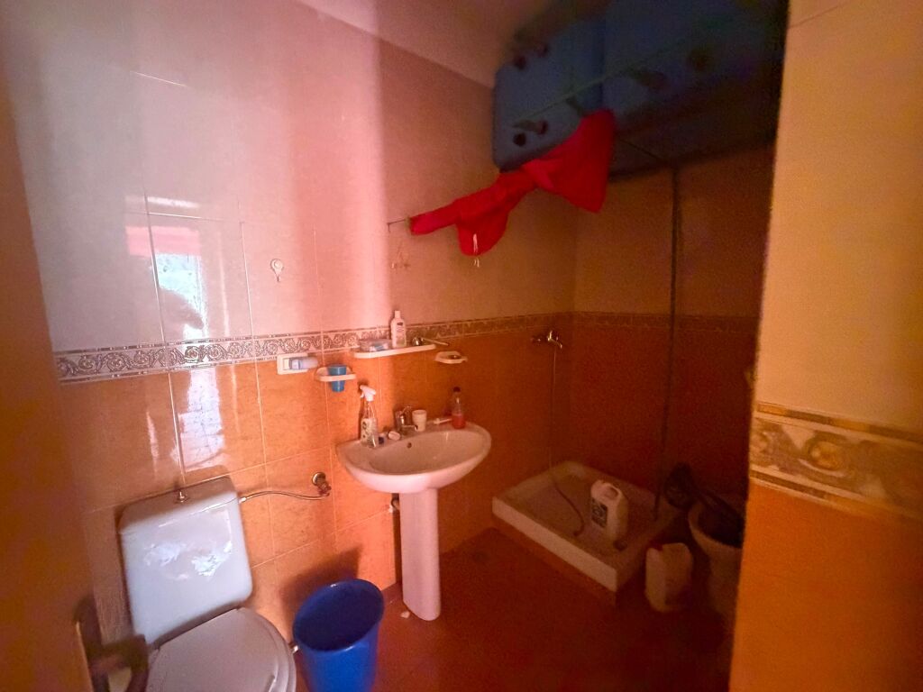 Shitet Apartament 1+1+2 ballkone me pamje deti