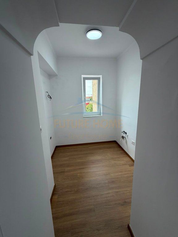 Shitet, Apartament 1+1, Rruga e Dibrës, Tiranë.