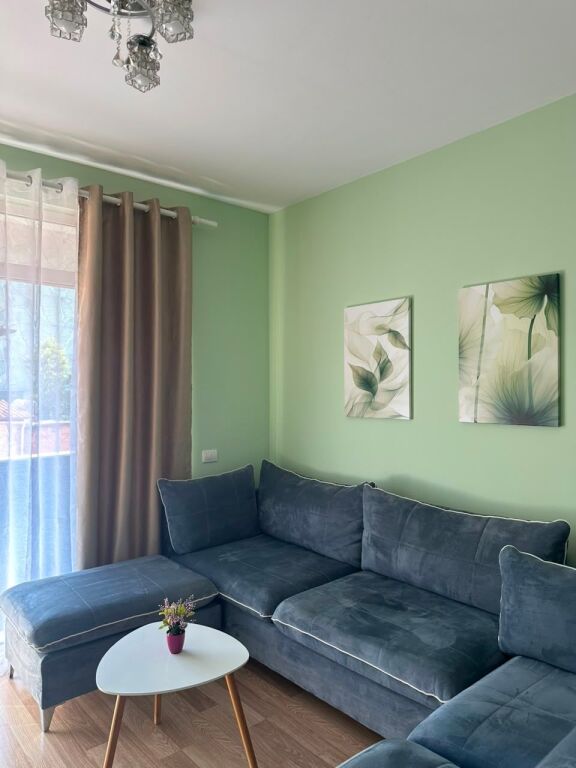 Jepet me qira apartament 1+1 në qendër të Tiranës