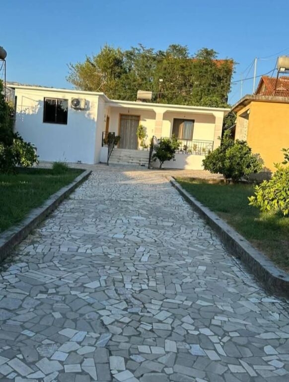 SHITET SHTEPI PRIVATE FUSHE KRUJE , SHKOLLA ILIRIA