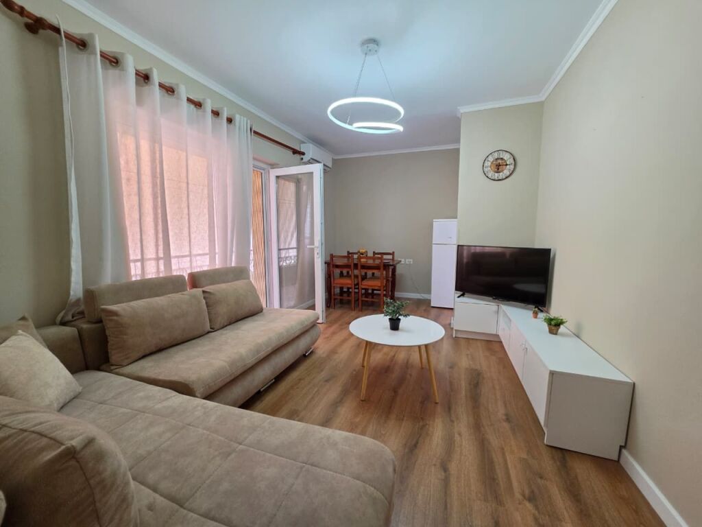 For Rent: 1+1+Kitchen of its own (Center - Plaza, behind the Museum) K4, with Elevator - Furnished, 2 Air Conditioners | 65,000 Lek/Month