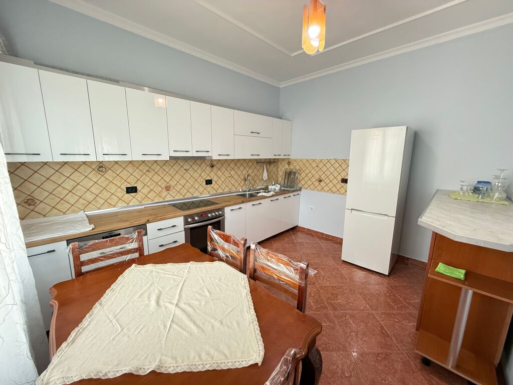 AFFITTIAMO IL 3° PIANO +PostO PARCHEGGIO DI UNA VILLA !
