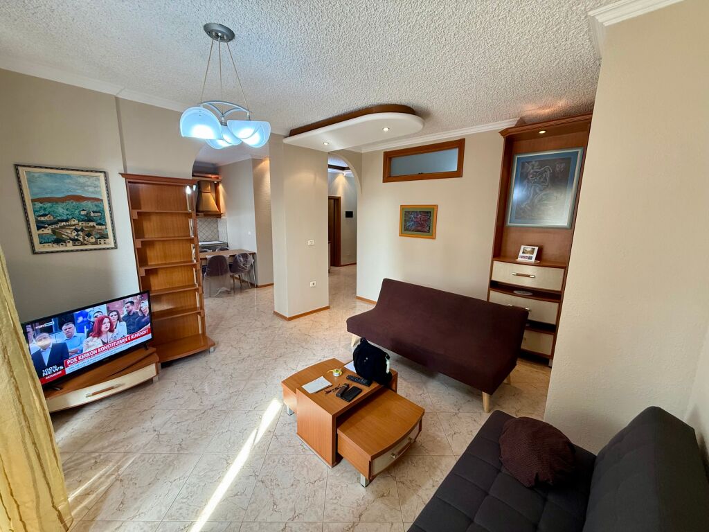📣 QERA Apartament 2+1 (I Konvertuar) 📍 Rruga e “Kosovareve”, Prane Liqenit Artificial ✨