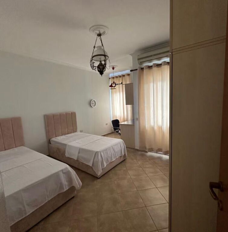 Apartament 2+1+2 me 2 Poste Parkimi te Rrethi i Ekonomikut, Rruga e Elbasanit