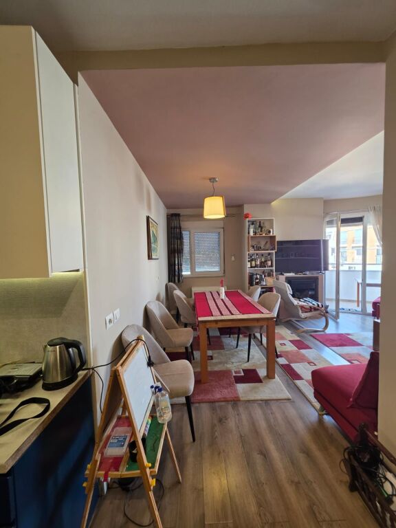 Apartament 2+2+2 në shitje – Plazh, pranë Rrugës Pavarësia