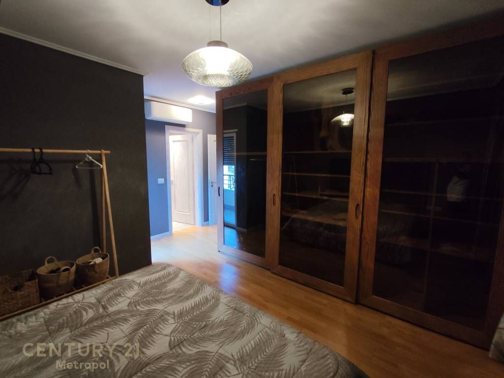 APARTAMENT 3+1 PER QIRA NE NJE REZIDENCE PRIVATE PRANE TEG