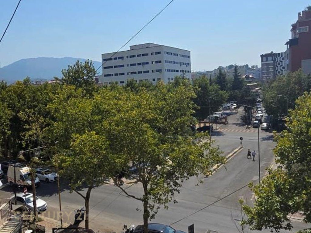 Apartament 2+1+2 për Shitje në Pallat të Ri pranë Maternitetit