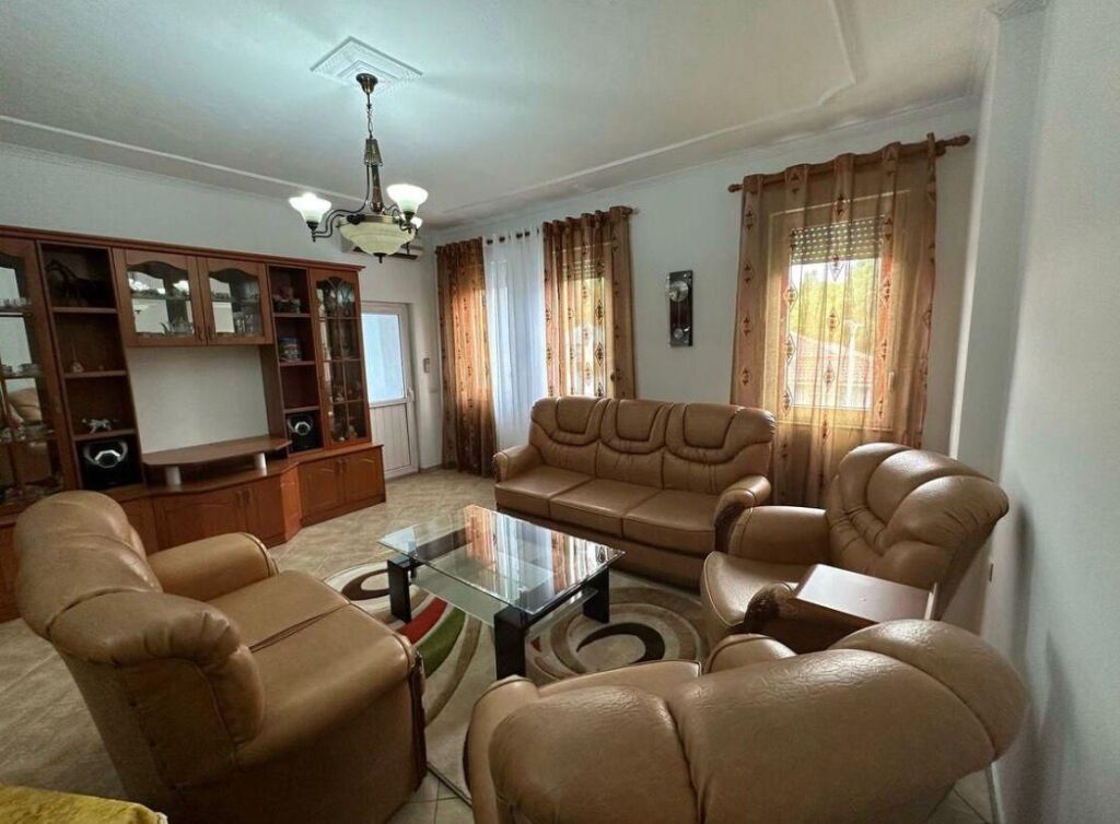 Apartament 2+1+2 me 2 Poste Parkimi te Rrethi i Ekonomikut, Rruga e Elbasanit