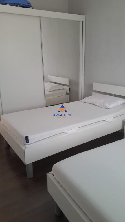 JEPET APARTAMENT ME QERA 3+2+BALLKONE " KODRA E PRIFTIT, RRUGA DISHA" 50.000 LEKE