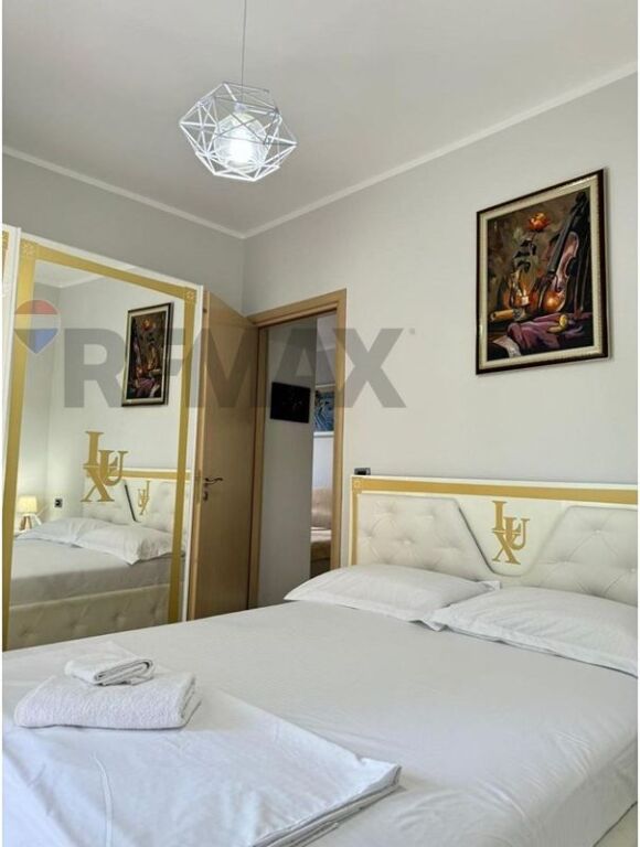 🏢 APARTAMENT 2+1+2 ME QIRA – BULEVARDI, VLORË