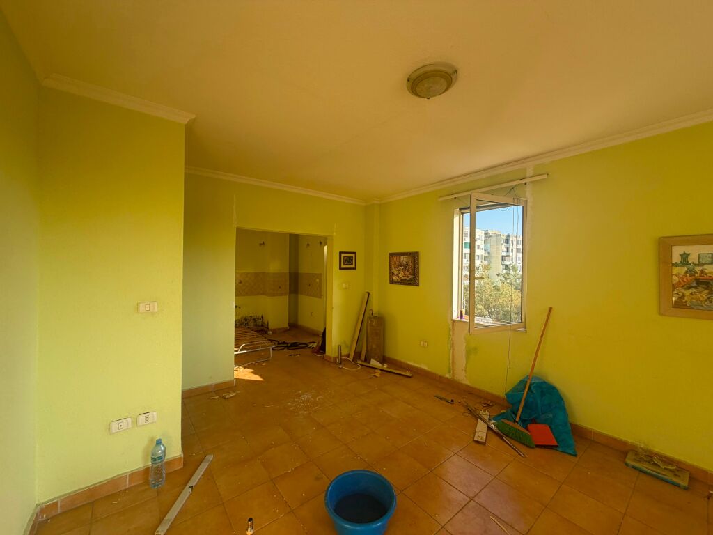 Shitet Apartament 1+1+2 ballkone me pamje deti